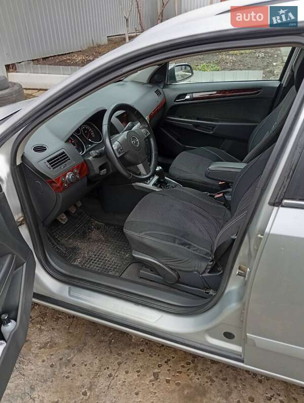 Універсал Opel Astra 2004 в Сумах
