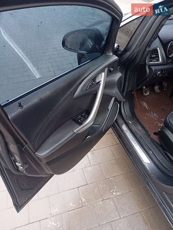 Универсал Opel Astra 2011 в Лановцах