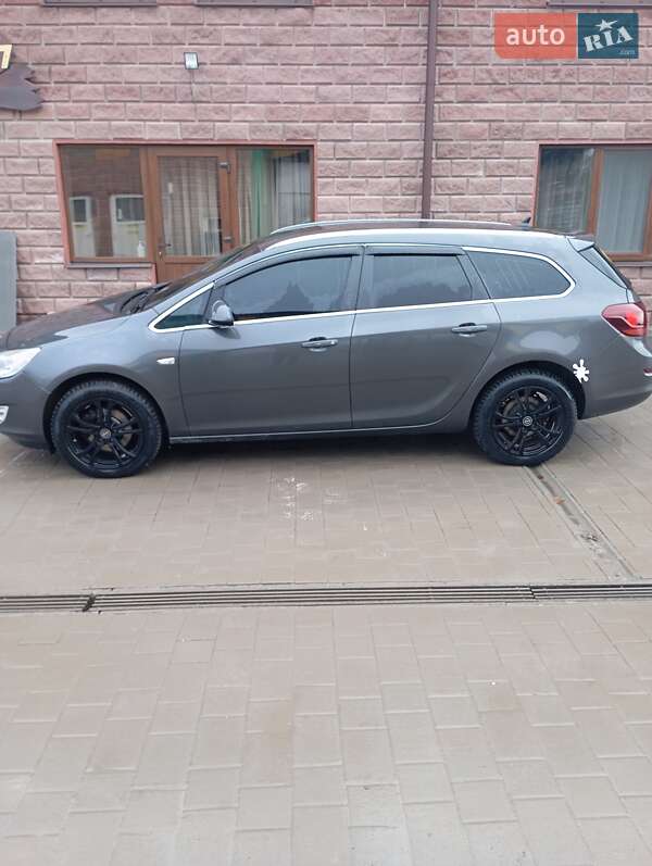 Универсал Opel Astra 2011 в Лановцах