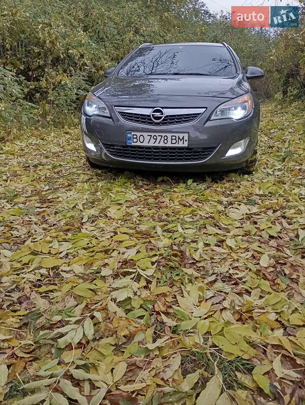 Универсал Opel Astra 2011 в Лановцах