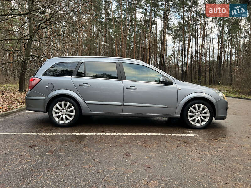 Универсал Opel Astra 2005 в Житомире