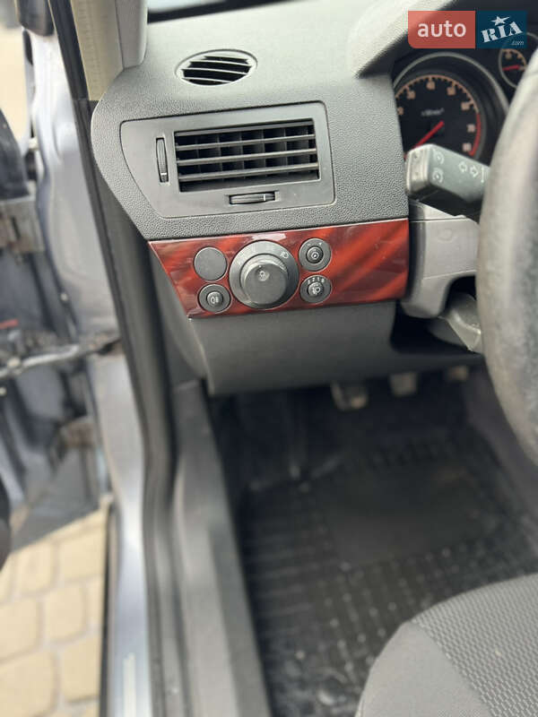 Універсал Opel Astra 2004 в Коростені