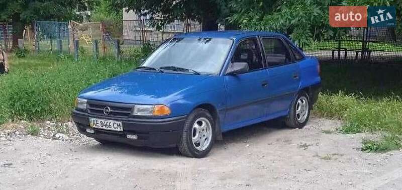 Седан Opel Astra 1993 в Кам'янському