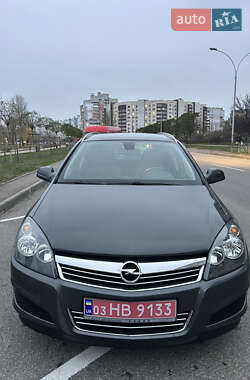 Универсал Opel Astra 2010 в Черкассах