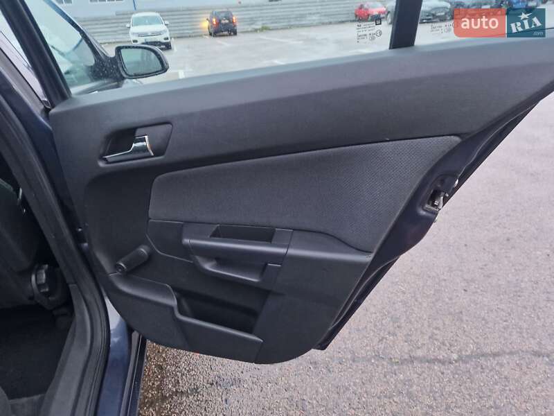 Хетчбек Opel Astra 2006 в Рівному