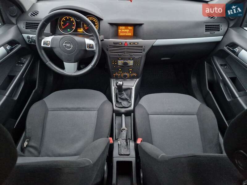 Хетчбек Opel Astra 2006 в Рівному