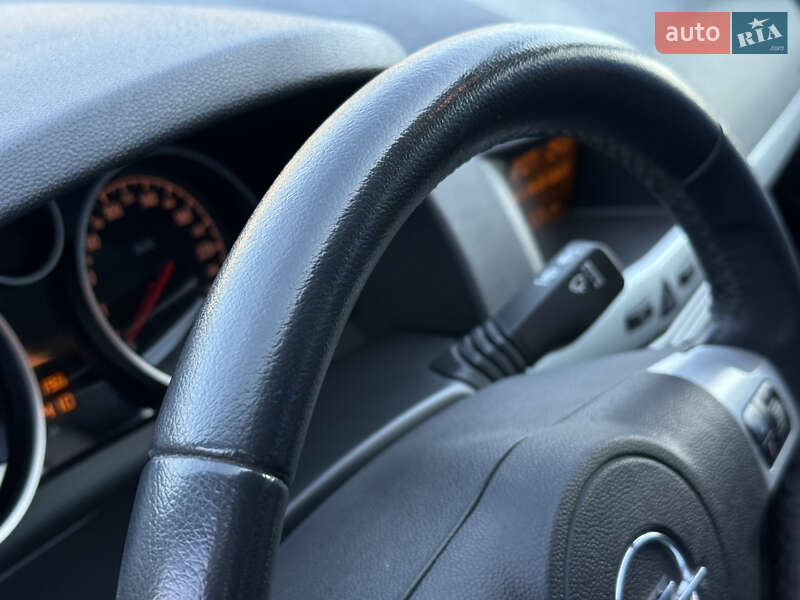 Универсал Opel Astra 2010 в Ровно