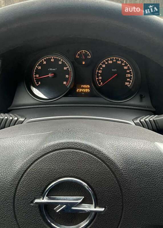 Універсал Opel Astra 2013 в Києві