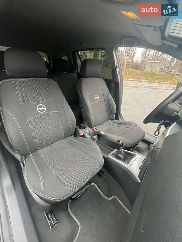 Універсал Opel Astra 2013 в Києві