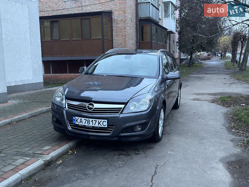 Opel Astra 2010
