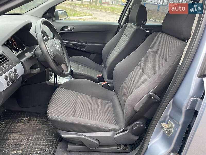 Хэтчбек Opel Astra 2006 в Кропивницком