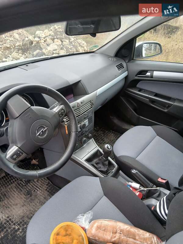 Універсал Opel Astra 2006 в Почаєві