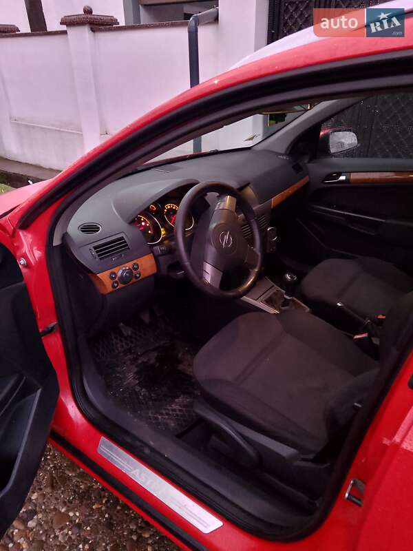 Универсал Opel Astra 2005 в Хусте