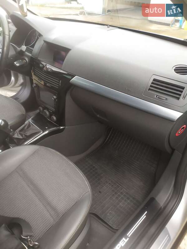 Універсал Opel Astra 2008 в Стрию