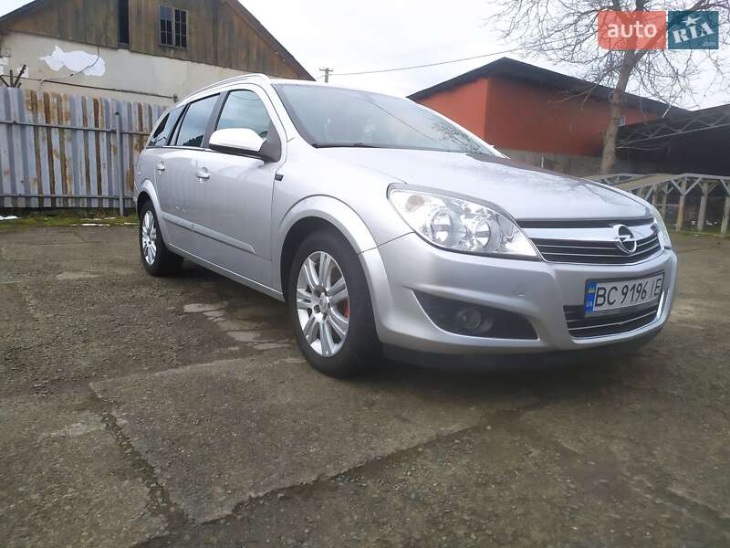 Універсал Opel Astra 2008 в Стрию