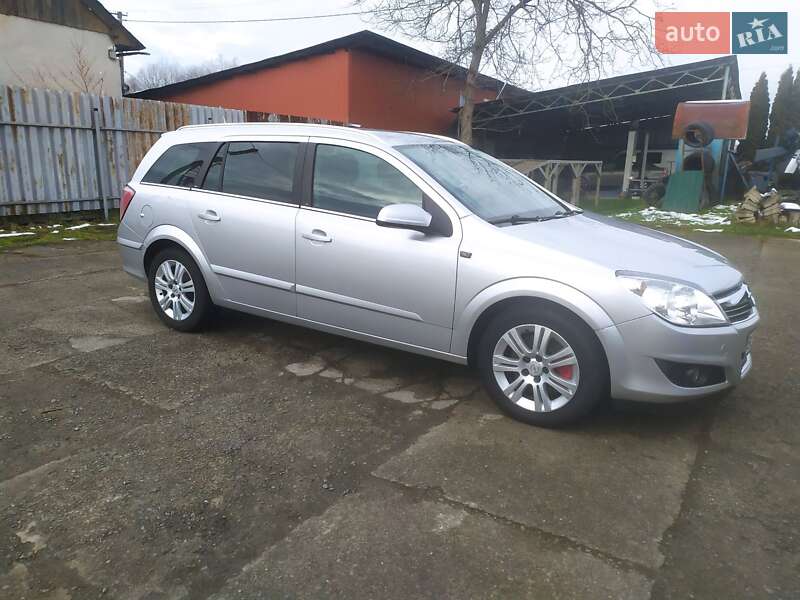 Універсал Opel Astra 2008 в Стрию