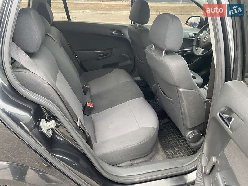 Универсал Opel Astra 2012 в Белой Церкви