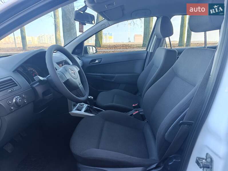 Універсал Opel Astra 2009 в Полтаві