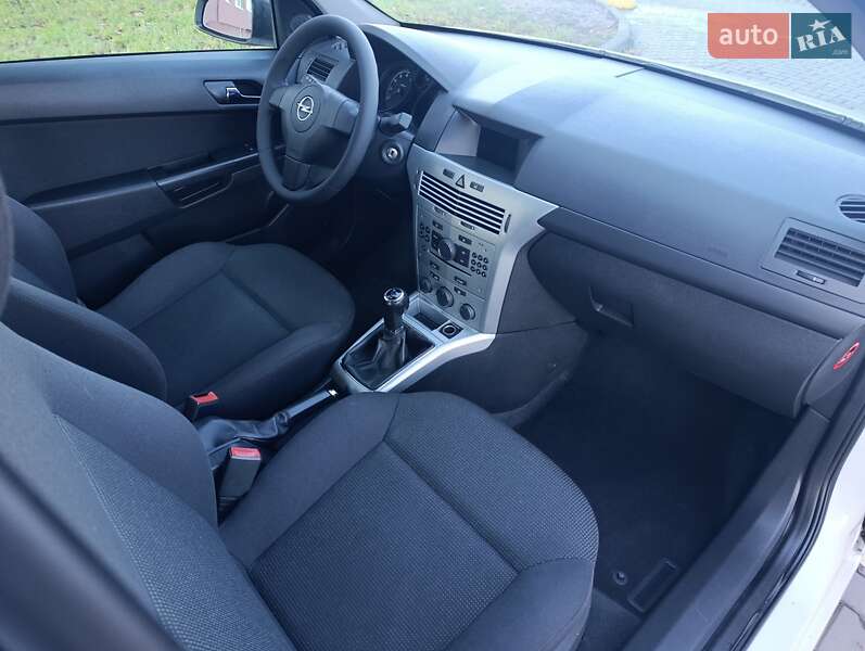 Універсал Opel Astra 2009 в Полтаві