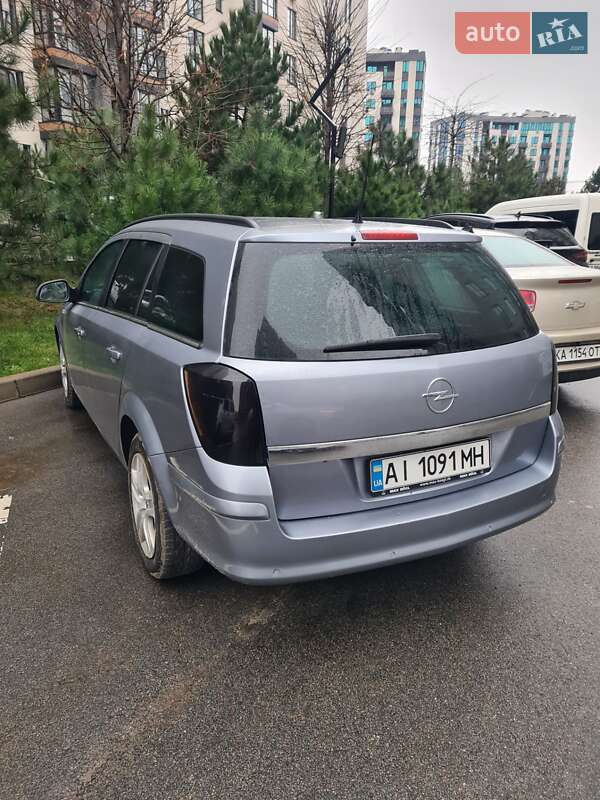 Універсал Opel Astra 2010 в Софіївській Борщагівці