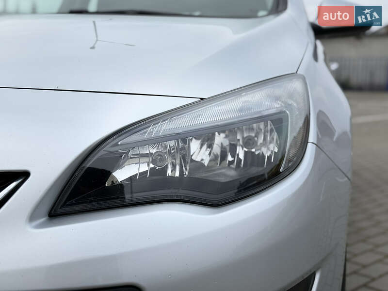 Универсал Opel Astra 2015 в Тернополе