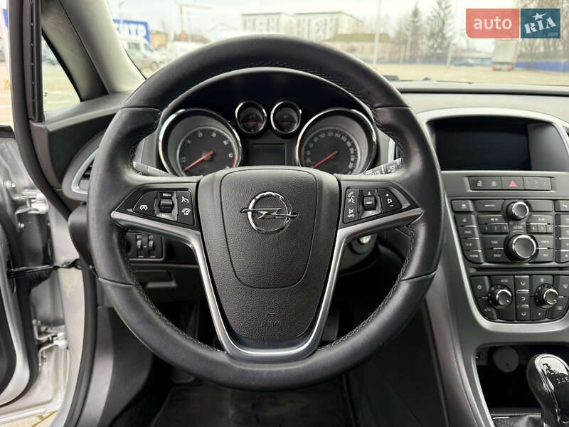 Универсал Opel Astra 2015 в Тернополе