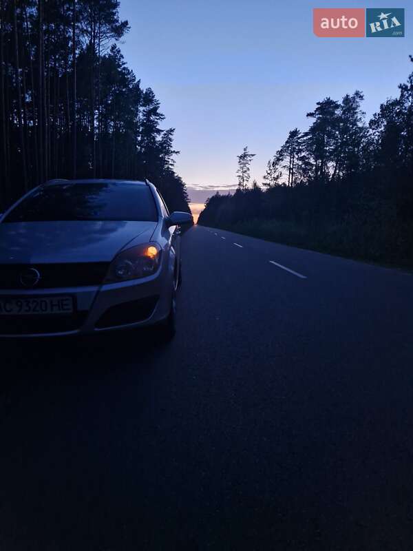 Універсал Opel Astra 2004 в Маневичах