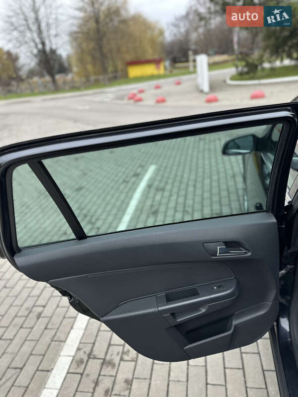 Универсал Opel Astra 2009 в Луцке