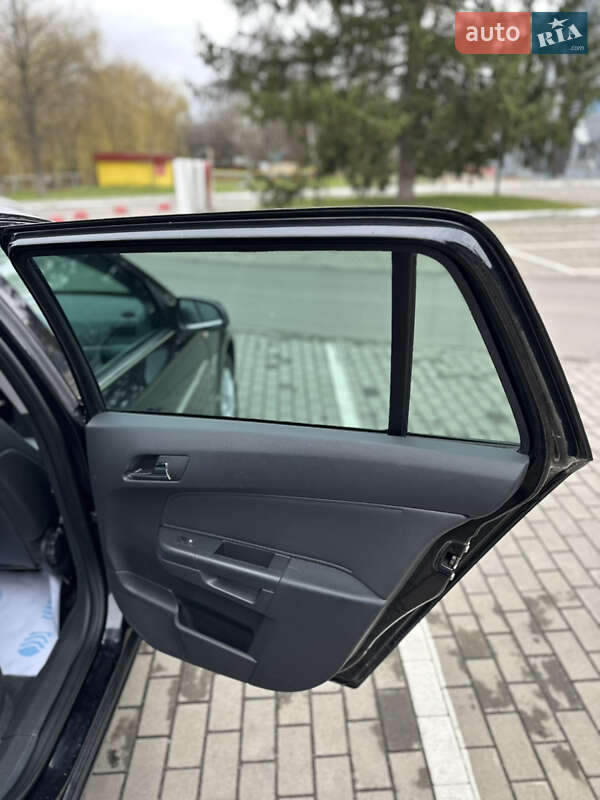 Универсал Opel Astra 2009 в Луцке