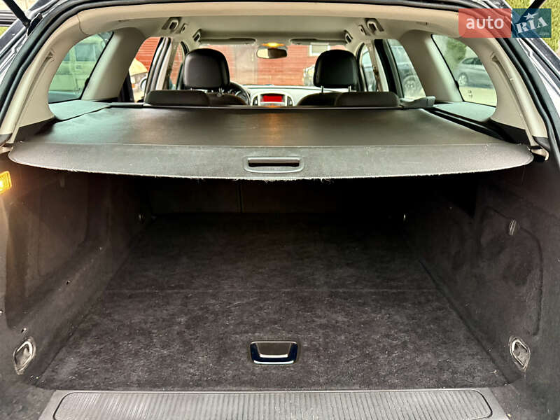 Універсал Opel Astra 2011 в Рівному