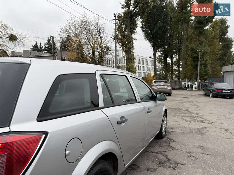 Універсал Opel Astra 2010 в Вінниці