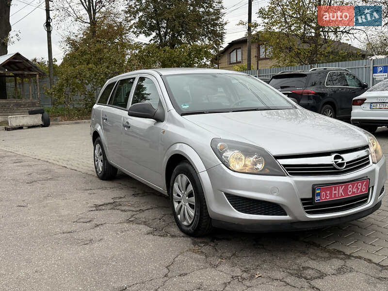 Універсал Opel Astra 2010 в Вінниці