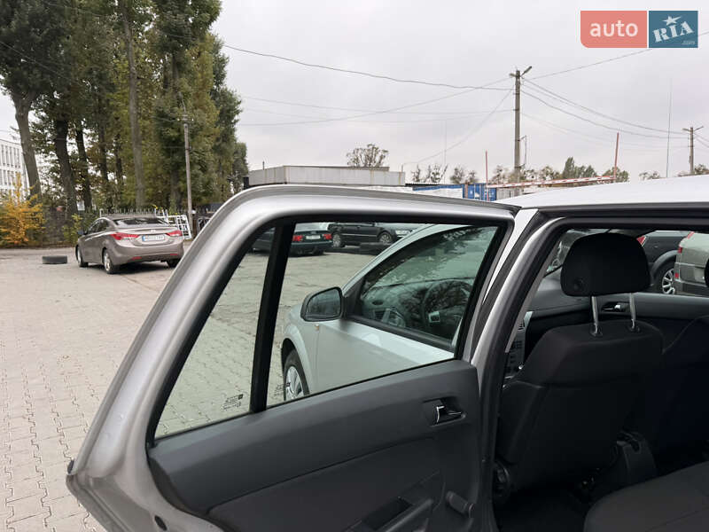 Універсал Opel Astra 2010 в Вінниці