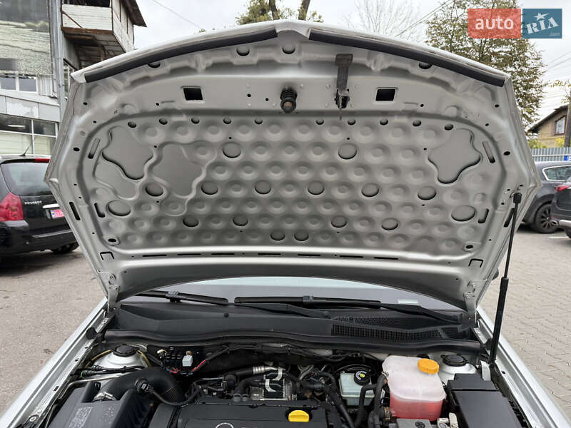 Універсал Opel Astra 2010 в Вінниці