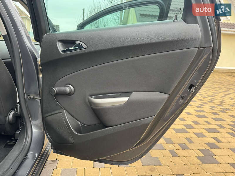 Універсал Opel Astra 2011 в Могилів-Подільському