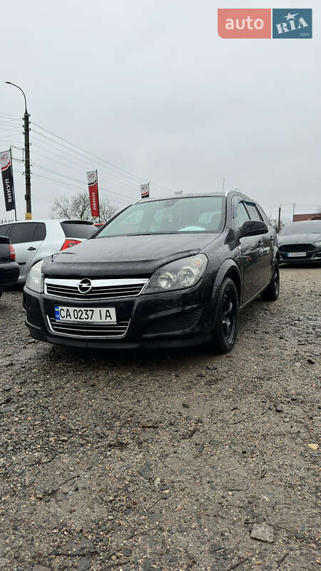 Універсал Opel Astra 2010 в Смілі