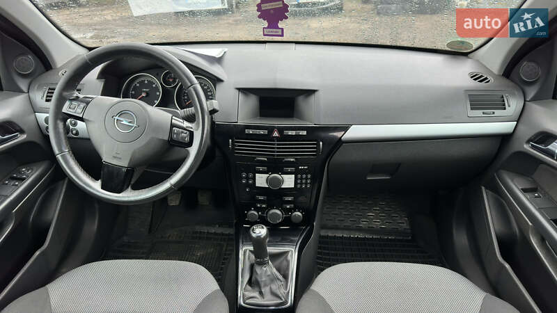 Універсал Opel Astra 2010 в Смілі