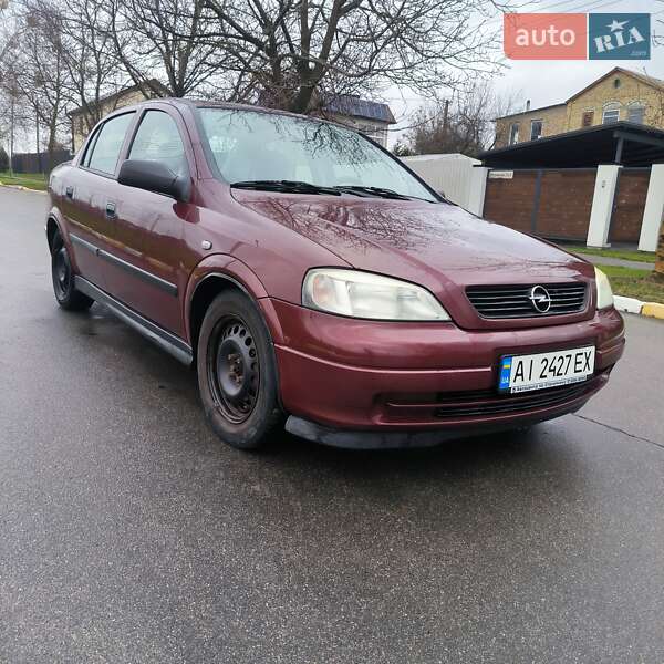 Седан Opel Astra 2006 в Бучі