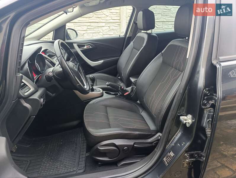 Універсал Opel Astra 2012 в Гощі