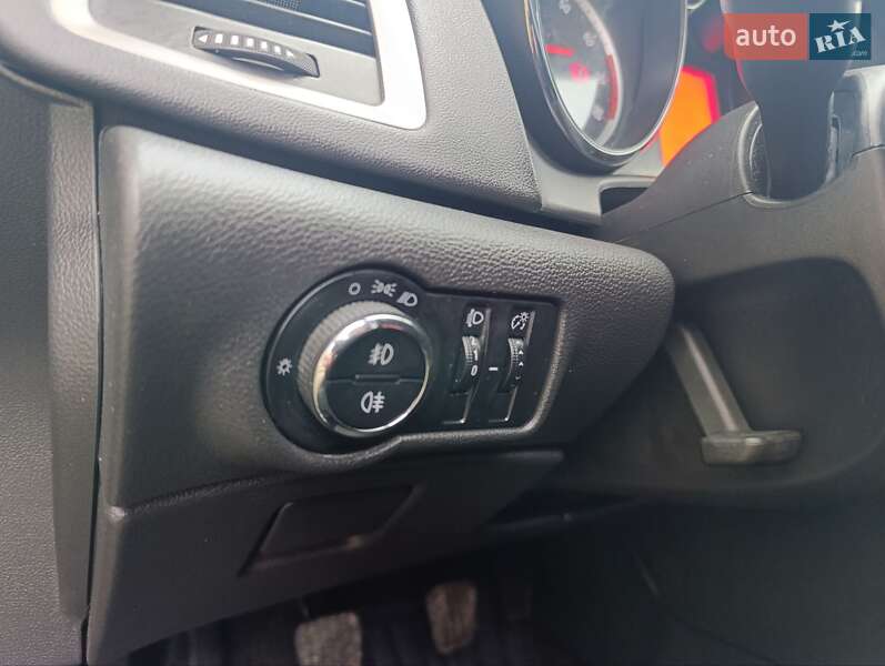 Універсал Opel Astra 2012 в Гощі