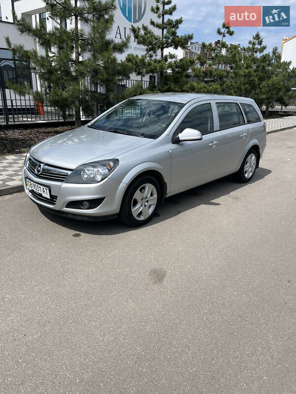 Универсал Opel Astra 2011 в Крюковщине