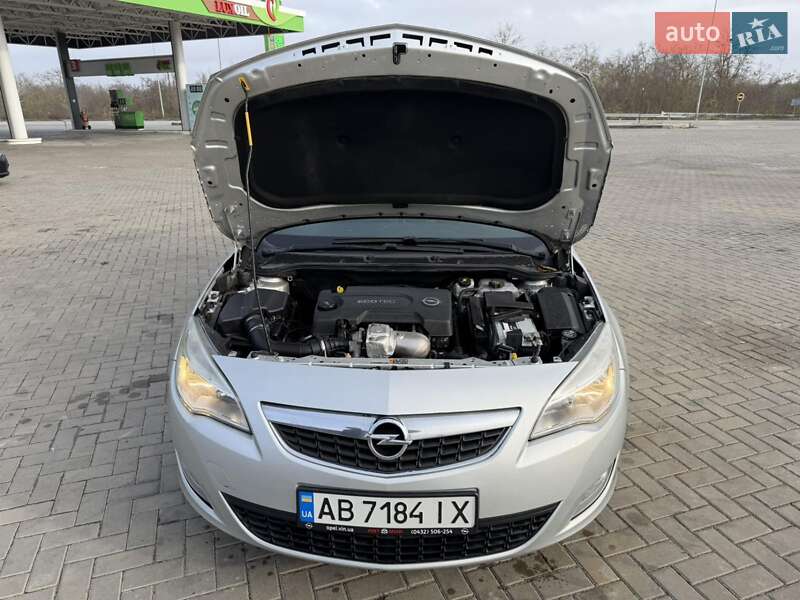 Универсал Opel Astra 2011 в Браиловом