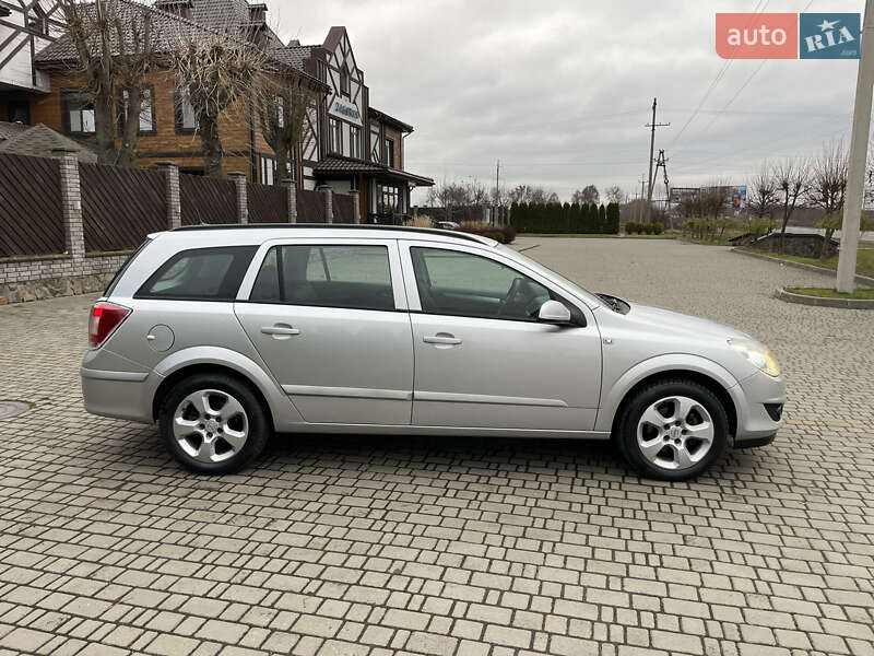 Універсал Opel Astra 2009 в Луцьку