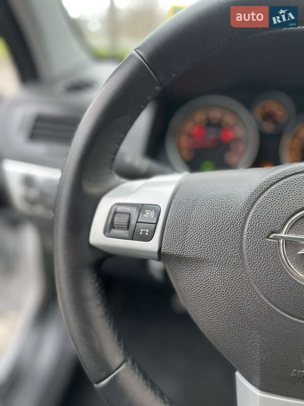 Універсал Opel Astra 2009 в Луцьку