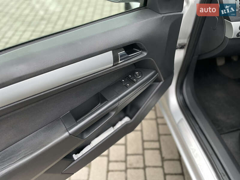 Універсал Opel Astra 2009 в Луцьку