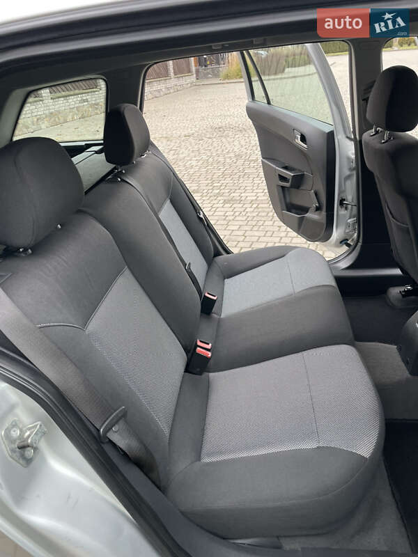 Універсал Opel Astra 2009 в Луцьку