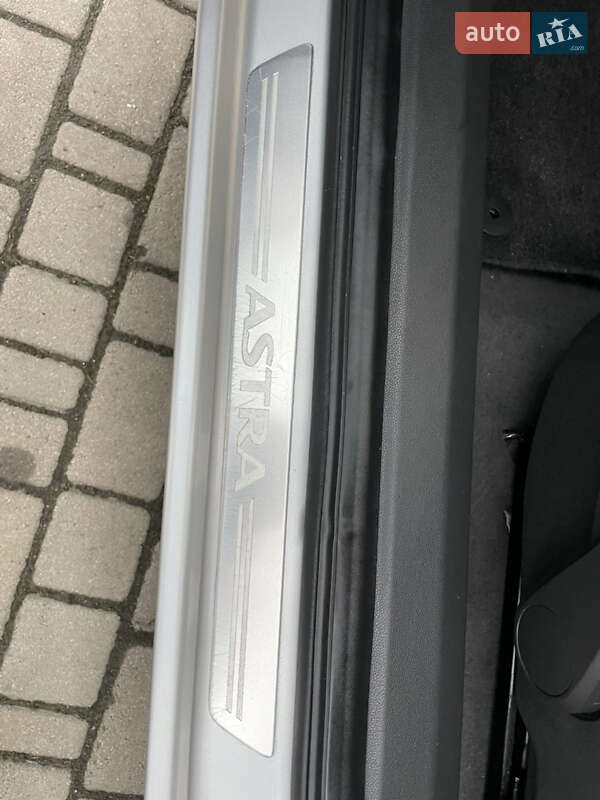 Універсал Opel Astra 2009 в Луцьку