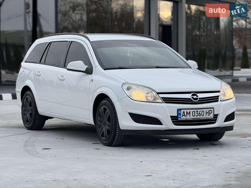 Универсал Opel Astra 2009 в Звягеле