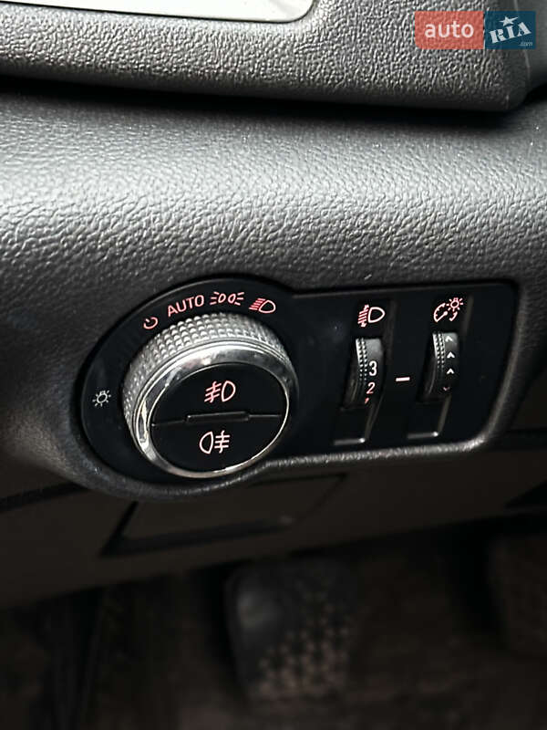 Універсал Opel Astra 2011 в Львові