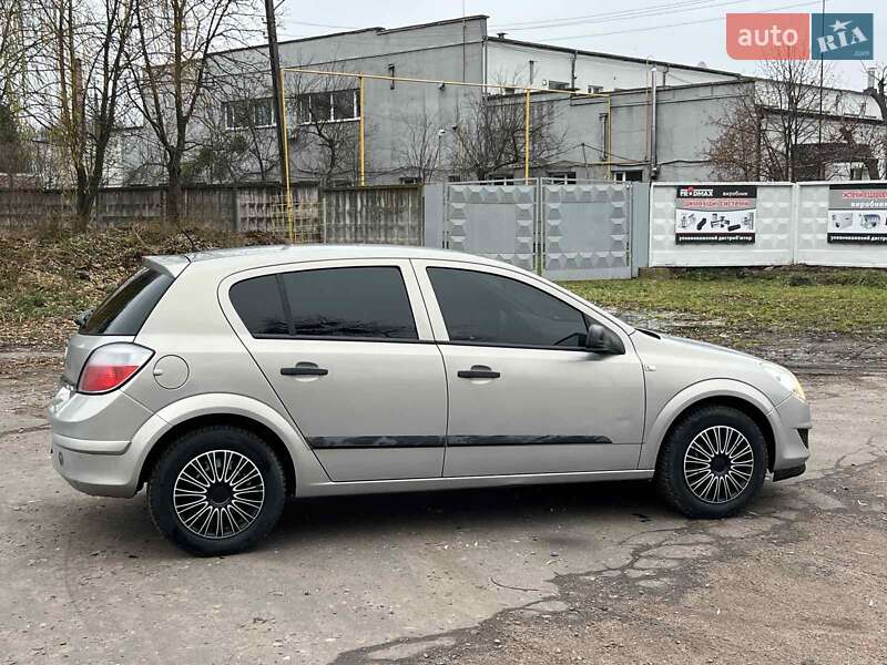 Хетчбек Opel Astra 2007 в Шептицькому